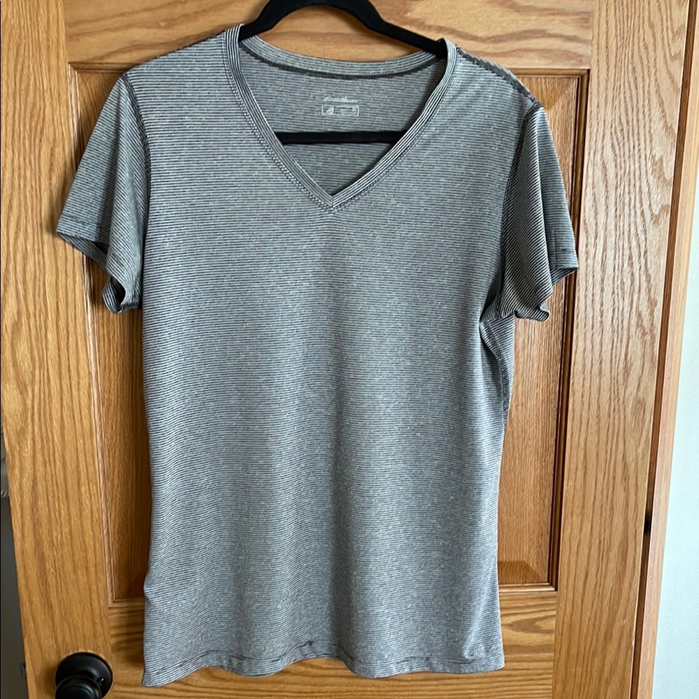 Eddie Bauer Gray Striped V-Neck T-Shirt womens XL
Gently worn